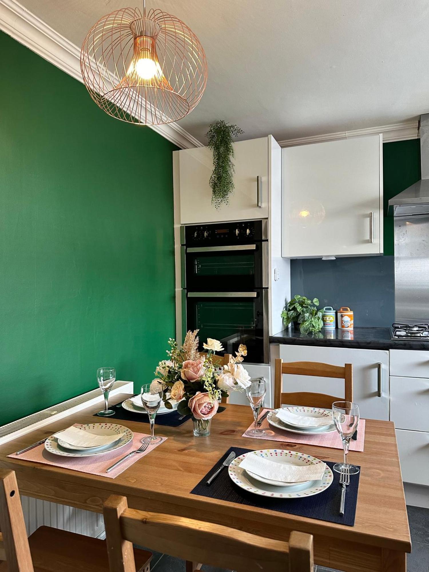 6 Guests House Old Trafford,Media City,City Centre, Free Parking Манчестер Екстер'єр фото