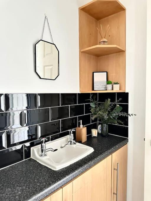 6 Guests House Old Trafford,Media City,City Centre, Free Parking Манчестер Екстер'єр фото