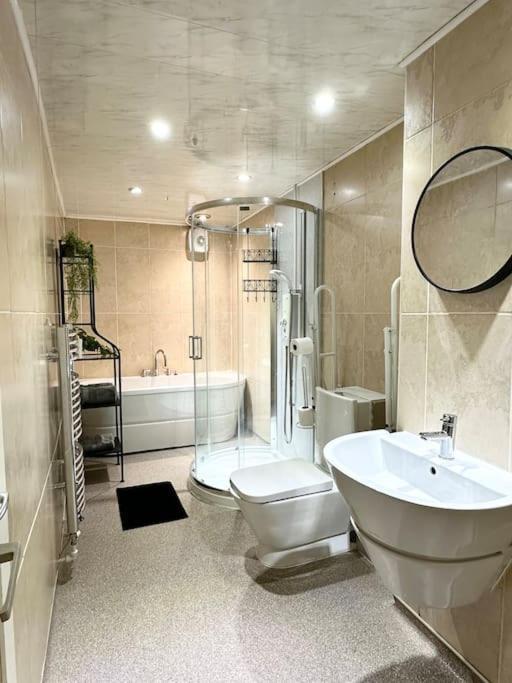 6 Guests House Old Trafford,Media City,City Centre, Free Parking Манчестер Екстер'єр фото